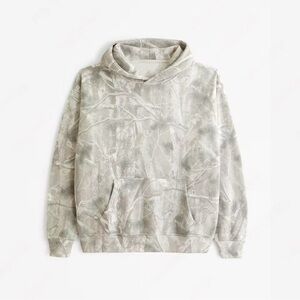 Light Gray Pullover Hoodie with Soft Texture and Relaxed Fit